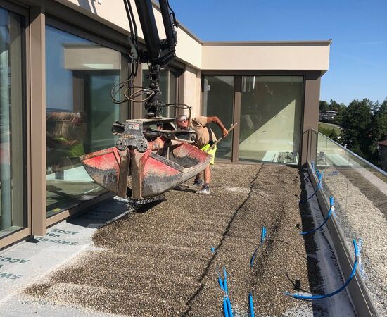 Neubau Privatgarten B. Forch Dachterrasse Splittplanie