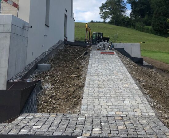 EFH Forch_Neuanlage Reihenpflästerung_Guber_1