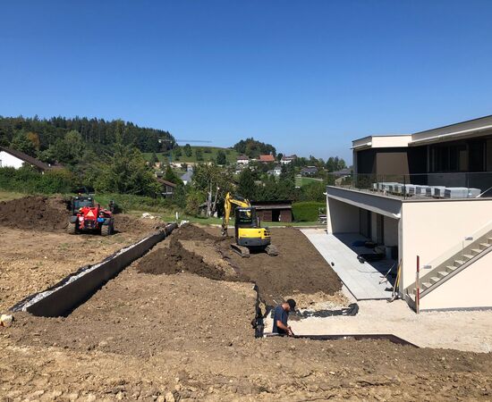 Neubau Privatgarten B. Forch Humusierung Terrassierung