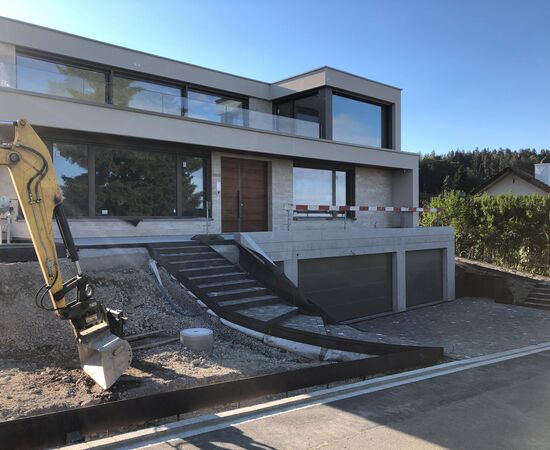 Neubau Privatgarten B. Forch Eingang Treppe Pflasterung