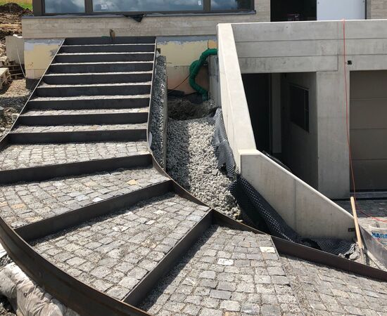 EFH Forch_Neuanlage Reihenpflästerung_Guber
