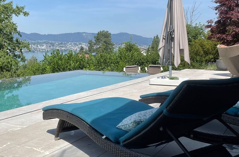 EFH Erlenbach Poolprojekt_Infinitypool_Pietra Piasentina